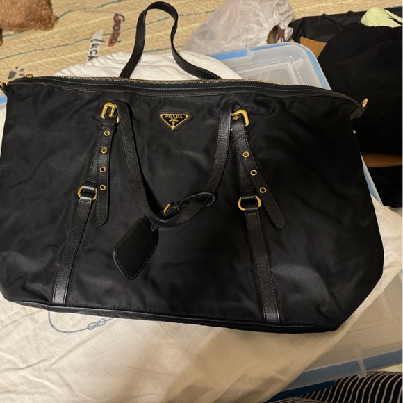 Prada - Picture 1 of 7